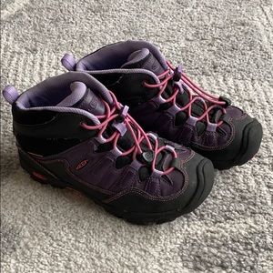 Girls hiking boots